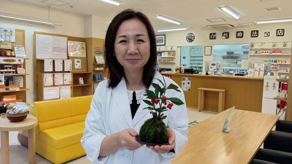 昨年の第1回教室で作ったヤブコウジの苔玉